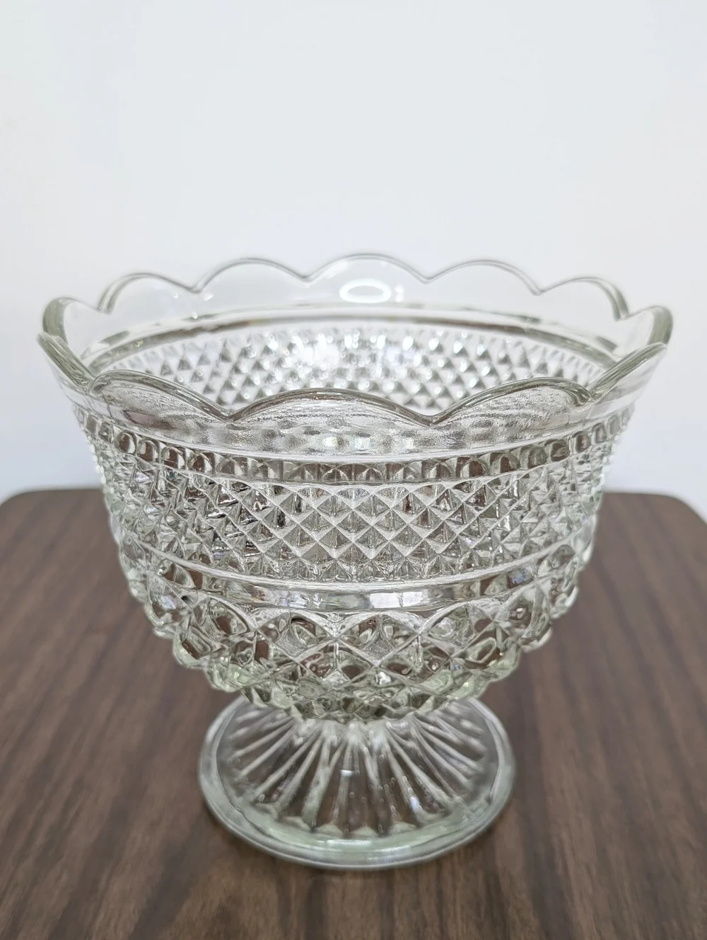 Vintage Anchor Hocking Wexford Pattern Footed Glass Salad Or Parfait Bowl - Picture 6 of 8